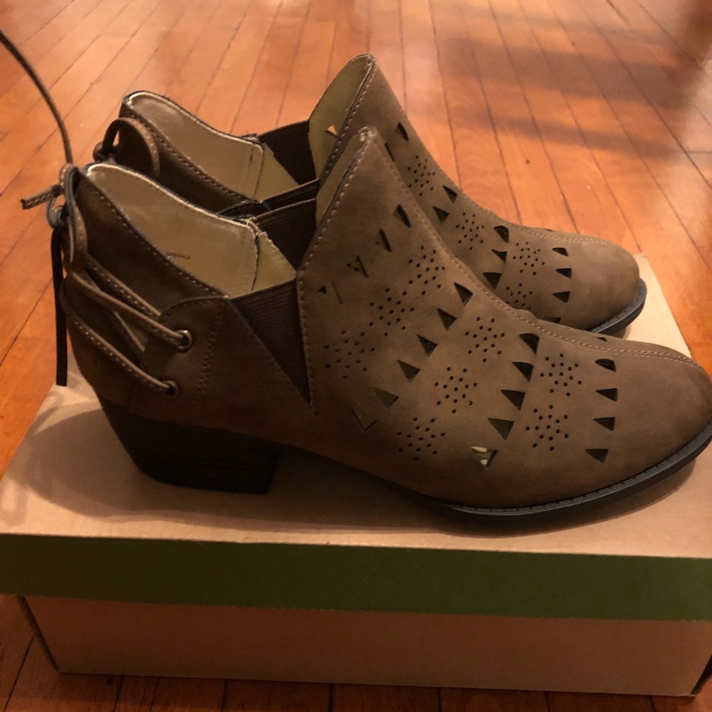 JBU by Jambur Co shoes. Brown is size 9